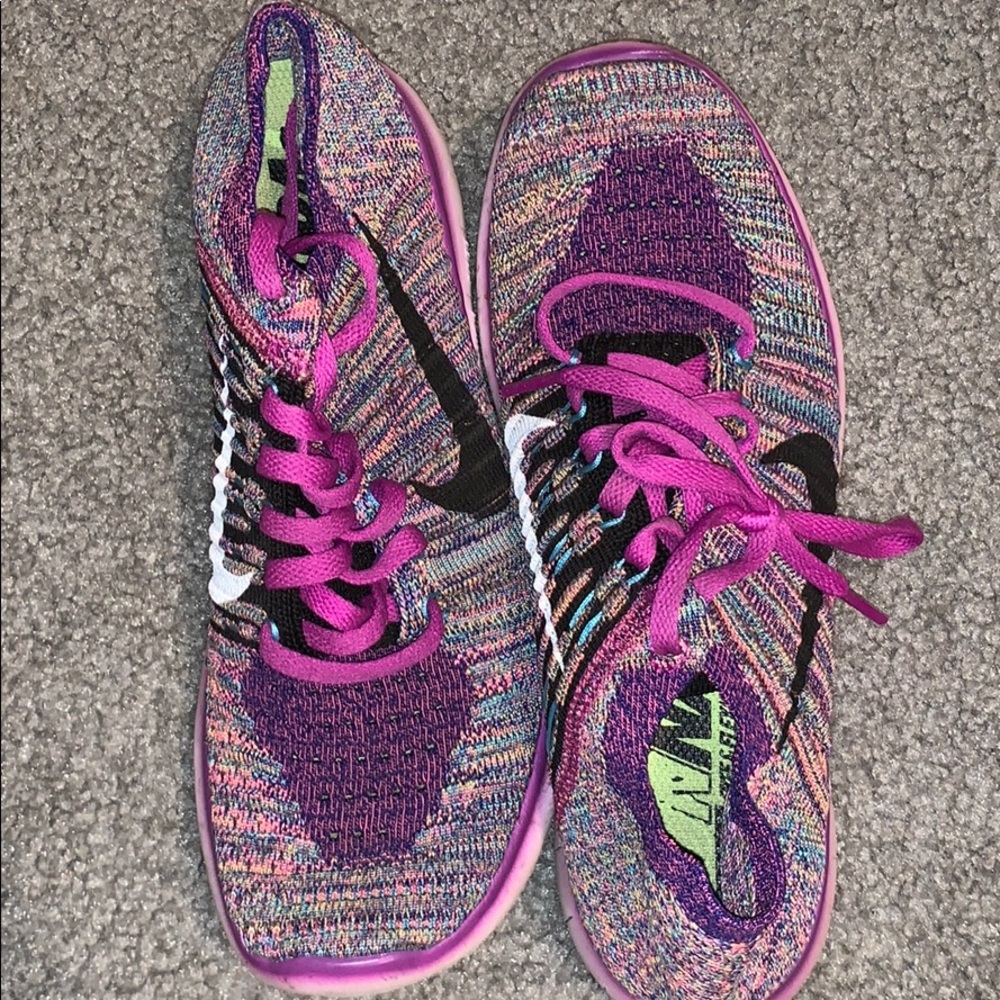 NIKE FREERUN